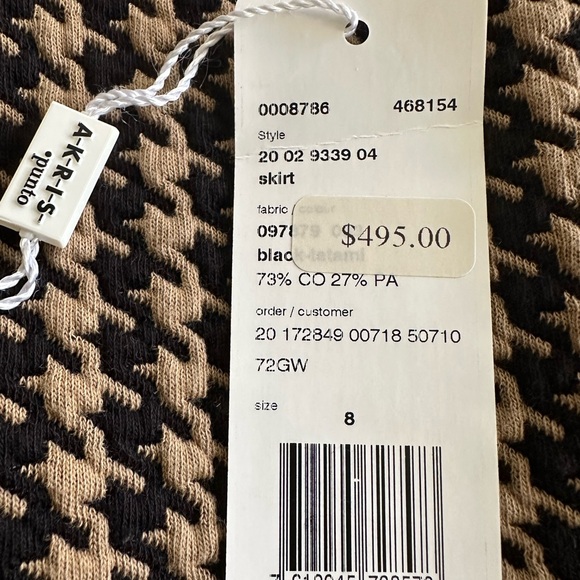 Akris Punto size 8, classic houndstooth, black/tan knit skirt. - Picture 8 of 9